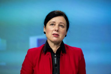 Avrupa Komisyonu Üyesi Vera Jourova ve Avrupa Komisyonu Üyesi Didier Reynders, 13 Kasım 2020 'de Brüksel, Belçika' daki AB Tüketiciler Gündemiyle ilgili bir basın toplantısı düzenlediler.