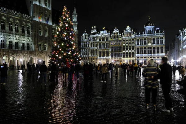 Uma Árvore Natal Praça Grand Place Centro Histórico Bruxelas Bruxelas — Fotografia de Stock