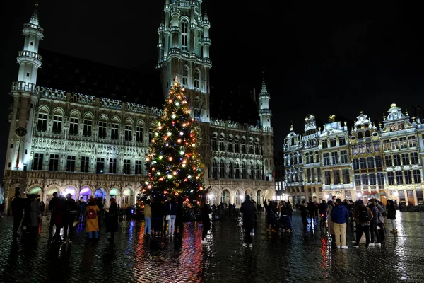 Uma Árvore Natal Praça Grand Place Centro Histórico Bruxelas Bruxelas — Fotografia de Stock