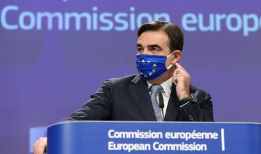 Avrupa Komisyonu Başkan Yardımcısı Margaritis Schinas, 27 Kasım 2020 'de Brüksel' deki AB Genel Merkezi 'nde düzenlenen canlı basın toplantısında konuştu.. 
