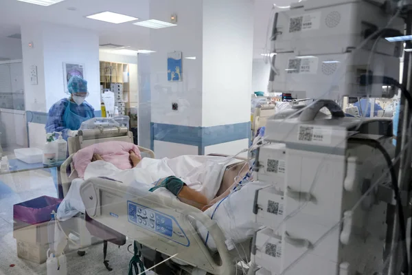 Orvosok Védőöltözetben Maszkban Intenzív Osztályon Görögországi Athéni Kórházban Koronavírus Betegségben — Stock Fotó