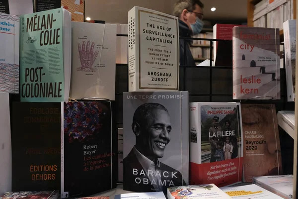 Νέο Βιβλίο Του Πρώην Προέδρου Των Ηπα Μπαράκ Ομπάμα Promised — Φωτογραφία Αρχείου