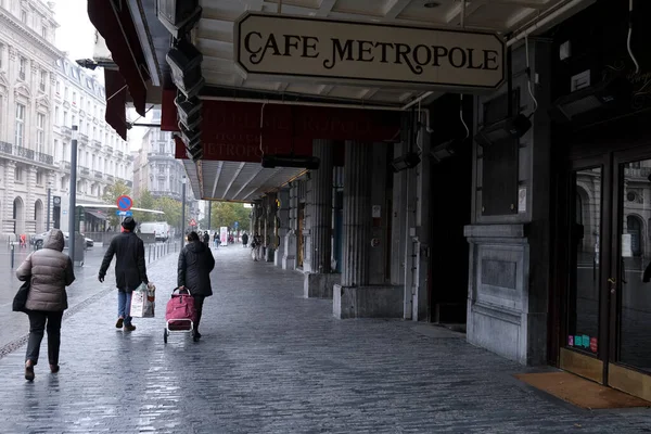 People Walk Front Closed Cafe Brussels Belgium Nov 2020 — Stock Photo, Image