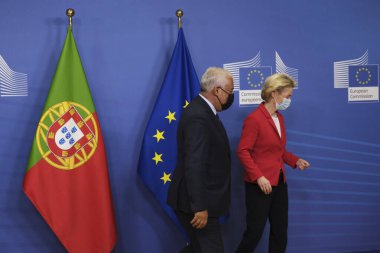 Avrupa Komisyonu Başkanı Ursula von der Leyen, 1 Aralık 2020 'de Brüksel, Belçika' daki AB genel merkezinde gerçekleşen görüşme öncesinde Portekiz Başbakanı Antonio Costa 'yı karşıladı..