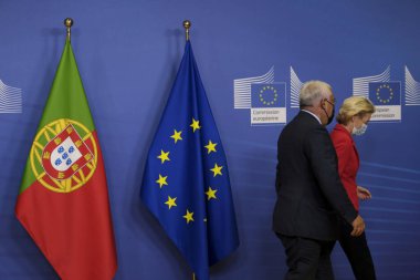 Avrupa Komisyonu Başkanı Ursula von der Leyen, 1 Aralık 2020 'de Brüksel, Belçika' daki AB genel merkezinde gerçekleşen görüşme öncesinde Portekiz Başbakanı Antonio Costa 'yı karşıladı..