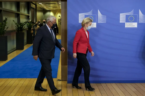 European Commission President Ursula Von Der Leyen Right Welcomes Portugal — Stock Photo, Image