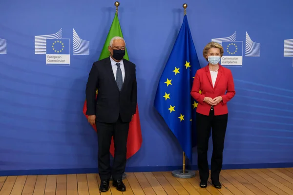 Kommissionens Ordförande Ursula Von Der Leyen Välkomnar Portugals Premiärminister Antonio — Stockfoto