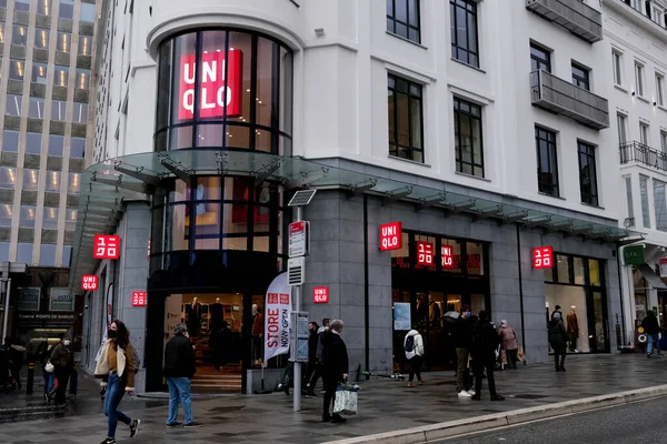 Uniqlo Ruhaüzlet Külső Nézete Brüsszelben Belgiumban 2020 December Jén — Stock Fotó