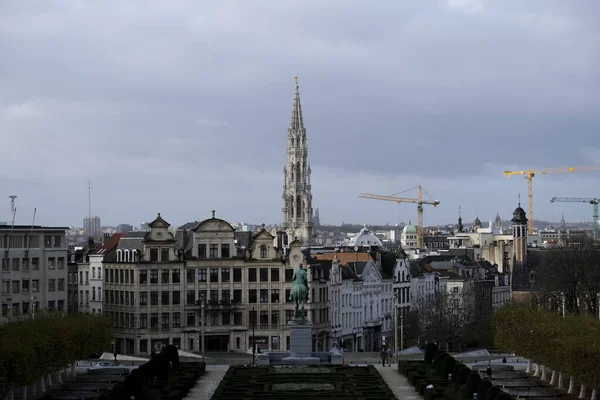 2020年12月1日比利时布鲁塞尔市中心蒙特德艺术区荒废公园景观 — 图库照片