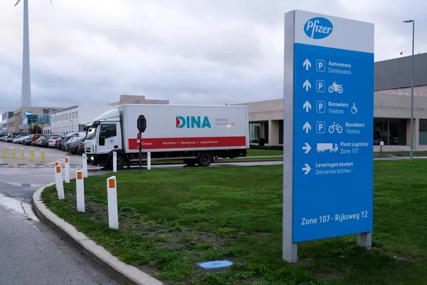 Puurs Bélgica Diciembre 2020 Camión Conduce Planta Pfizer —  Fotos de Stock