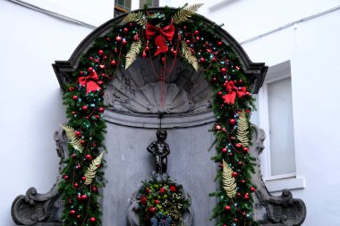 Brüksel 'in ünlü çeşme heykeli Manneken Pi' nin (Küçük Sidikli Adam), 24 Ocak 2020 'de Brüksel, Belçika' da düzenlenen Noel kutlamalarının bir parçası olarak Noel Baba gibi giyinmeden önceki görüntüsü..