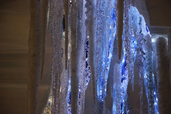 Hängende Eiszapfen Selentönen Neonlicht Chrstmas Hintergrund — Stockfoto