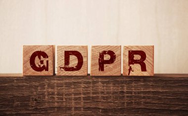 GDPR - tahta bloklardaki yeni Genel Veri Koruma Yönetmeliğinin sembolü. Seçici odaklanma. Hukuk kavramı.