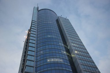 Modern binalarda modern cam siluetler.