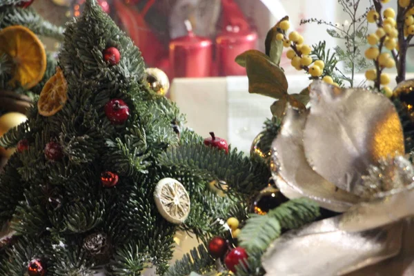 Decorazioni Natalizie Nei Toni Dell Oro Cartolina Natale Sullo Sfondo — Foto Stock