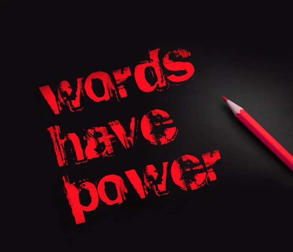 Kifejezés Words Have Power Írva Sárga Ceruza Fekete Papírra Szövegírás — Stock Fotó