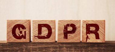GDPR - tahta bloklardaki yeni Genel Veri Koruma Yönetmeliğinin sembolü. Seçici odaklanma. Hukuk kavramı.
