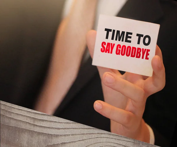 Time Say Goodbye Worte Auf Einer Karte Der Hand Des — Stockfoto