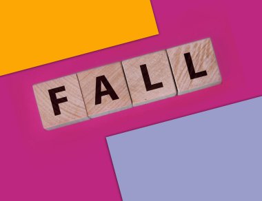 Ahşap bloklar, güz kelimesi, Covid-19 bozulmasının etkileri, küresel ekonomi finansal kriz iş konsepti.