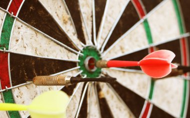 Dart hedefi yakın plan. Hedef hedef hedefine ulaşma kavramında başarı.