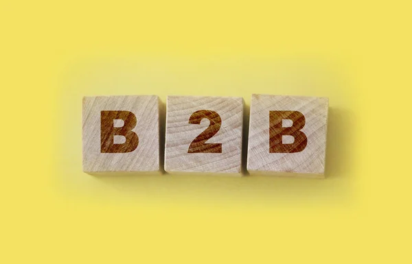 Acrónimo B2B Business Business Cubos Pequenos Madeira Com Letras Isoladas — Fotografia de Stock