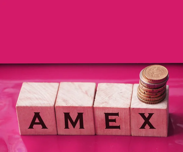 木制立方体和Amex 税收概念 增加税收和收费 — 图库照片