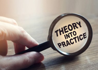 Büyüteçle Kelimeleri Pratik Sözcüklere Gösterelim. İş eğitimi kavramı.