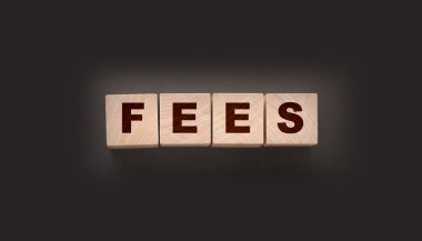 Tahta bloklar ve harçlar. Vergi ve ücret iş konsepti.