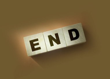 Tahta küplerle bej kahverengiyle ilgili son söz. İş projesi kavramı bitiriliyor.