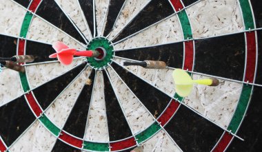 Dart hedefi yakın plan. Hedef hedef hedefine ulaşma kavramında başarı.