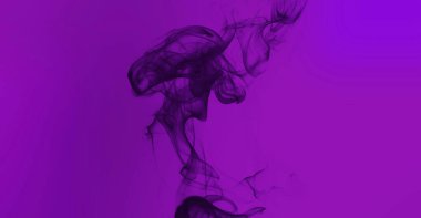 Yumuşak pembe ve nane aromalı güzel, rüya gibi gökyüzü ve üzerlerinde duman. Parti posterleri ve el ilanları için soyut romantik geçmiş.