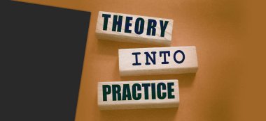 Teori, tahta bloklara yazılmış pratik sözcüklere dönüşür. Eğitim ya da iş kurma kavramı.