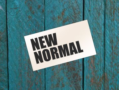 Tahta masadaki kağıtta 