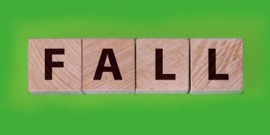 Ahşap bloklar, güz kelimesi, Covid-19 bozulmasının etkileri, küresel ekonomi finansal kriz iş konsepti.