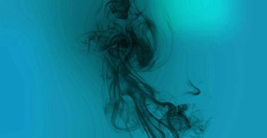 Yumuşak pembe ve nane aromalı güzel, rüya gibi gökyüzü ve üzerlerinde duman. Parti posterleri ve el ilanları için soyut romantik geçmiş.