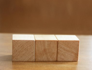 3 Ağaç Blok Ön Manzara, Tahta Masa, cilalanmış ahşap masa arkaplan.