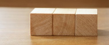 3 Ağaç Blok Ön Manzara, Tahta Masa, cilalanmış ahşap masa arkaplan.