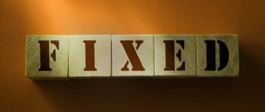 Tahta blokta sabitlenmiş kelime. İş muhasebe finansal konsepti.