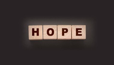 Umut kelimeli tahta küpler. Zihin konsepti. Sağlık hizmeti yaşam konsepti.