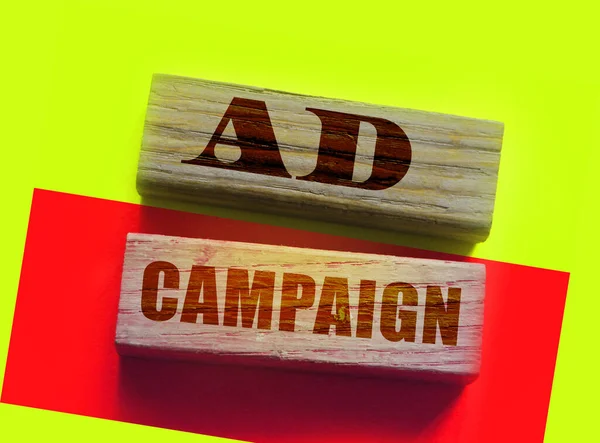 Рекламные Слова Деревянных Блоках Концепция Продвижения Рекламы — стоковое фото