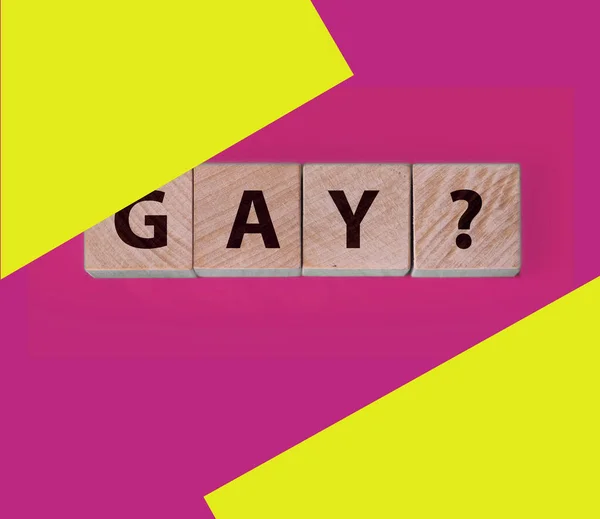 黒い机の上の木製のブロックからのゲイの単語 Lgbtq社会性的指向平等の概念 — ストック写真
