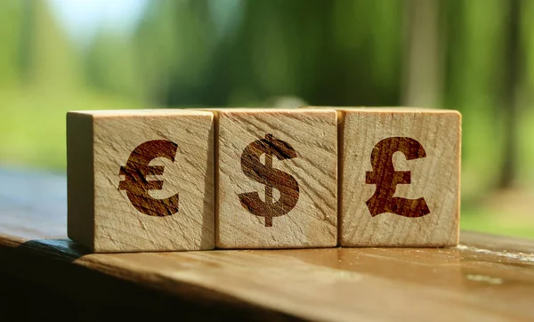 Wooden Cubes Euro Dollar Great Britain Pound Signs Currency Exchange — Stock Photo, Image