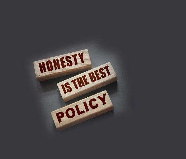 Честность Лучшая Политика Слова Написанные Деревянными Блоками Доверие Правда Убеждения — стоковое фото