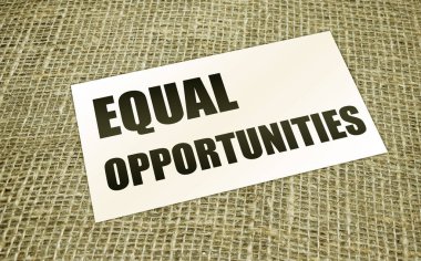 Çuval bezi üzerinde kart üzerinde eşit fırsatlar. İş konsepti,