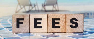 Tahta bloklar ve metin: ücretler. Vergi işi kavramı.