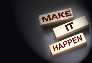 Tahta bloklara yazılmasını sağla. Motivasyon koçluğu kariyeri ve iş konsepti.