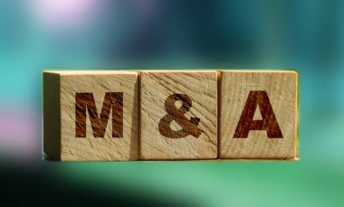 Tahta küplerde M ve A kısaltması var. İş birleşmesi ve satın alma kavramı.