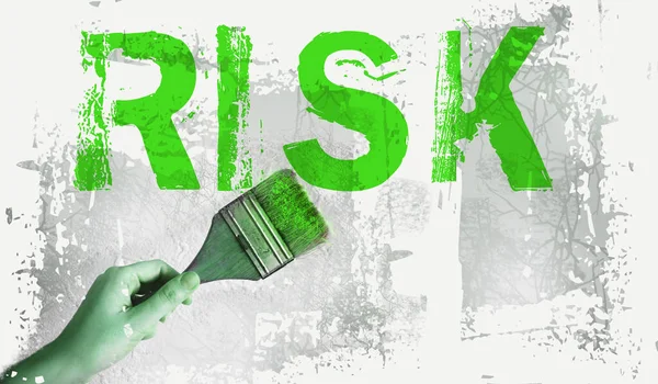 筆で書かれた赤い単語のリスク リスク管理又は保険及び事業戦略のコンセプト — ストック写真