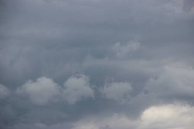 Güzel bulutlu gökyüzü manzarası