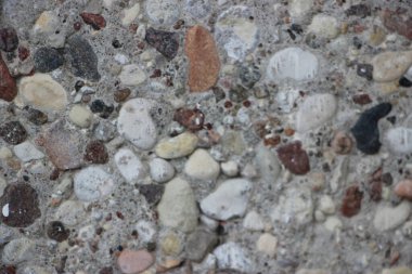 Çakıl taşları görüntüyü kapatır, gri doğal düzensiz taşlar endüstriyel arka planı şekillendirir